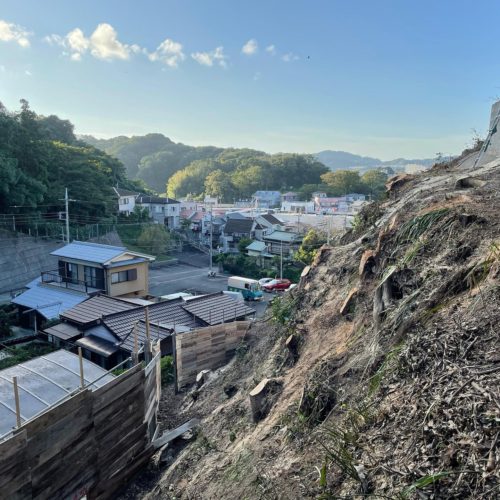 横須賀市小矢部擁壁工事向け伐採作業後